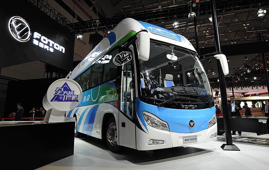 Новый серийный 8,5-метровый автобус Foton AUV тоже по сути электрический, но энергию получает не от привычных аккумуляторов, а от водородных топливных элементов 
