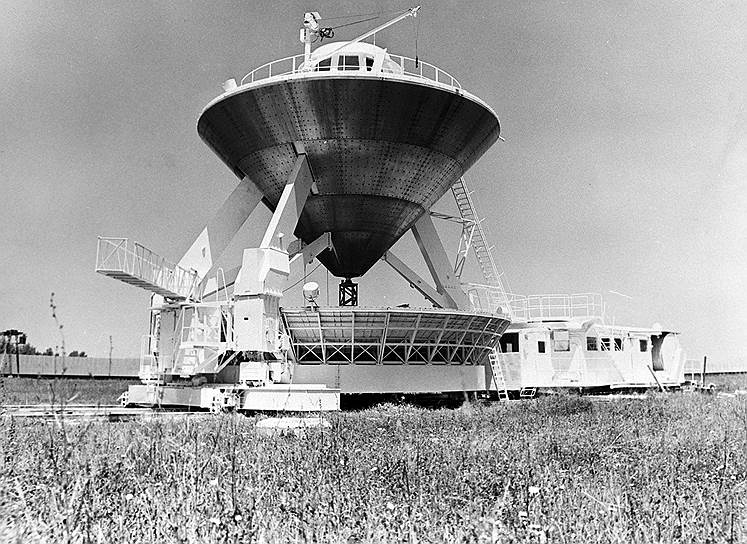 Радиотелескоп РАТАН-600 внесен в Книгу рекордов Гиннесса -- это самый большой в мире рефлекторный радиотелескоп. Его строительство началось 50 лет назад, в 1966 году, первые наблюдения выполнены в 1977 году. РАТАН-600 работает в центральном окне прозрачности земной атмосферы в диапазоне волн от 1 см до 50 см. Он предназначен для исследований астрономических объектов во всем диапазоне расстояний в Метагалактике: от самых близких -- Солнца, солнечного ветра, планет и их спутников в Солнечной системе до самых далеких звездных систем -- радиогалактик, квазаров и космического микроволнового фона. 
