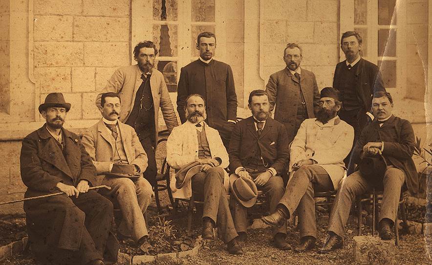 Участники первой Ближневосточной экспедиции, 1891 год. Н.П. Кондаков -- второй справа в первом ряду, Я.И. Смирнов -- второй слева во втором 
