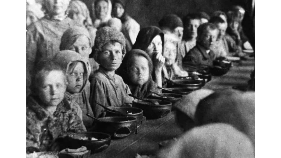 1923 год, столовая для голодающих в Покровске (с 1931 года — Энгельс Саратовской области)