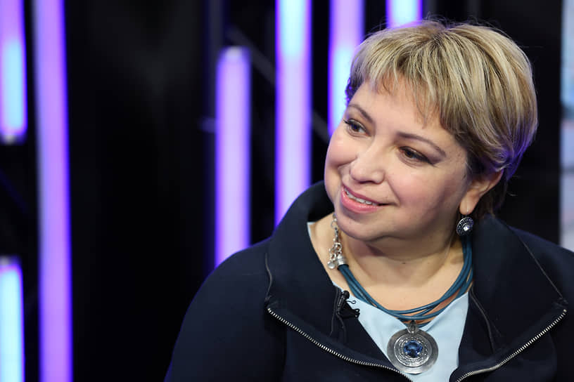 Академик Юлия Горбунова: «Все, что нас окружает,— это химия. Абсолютно все продукты, полезные и не очень, витамины, которые мы покупаем в аптеках,— химия. Даже любовь — химия, потому что наши чувства — это не что иное, как химические реакции в мозгу»