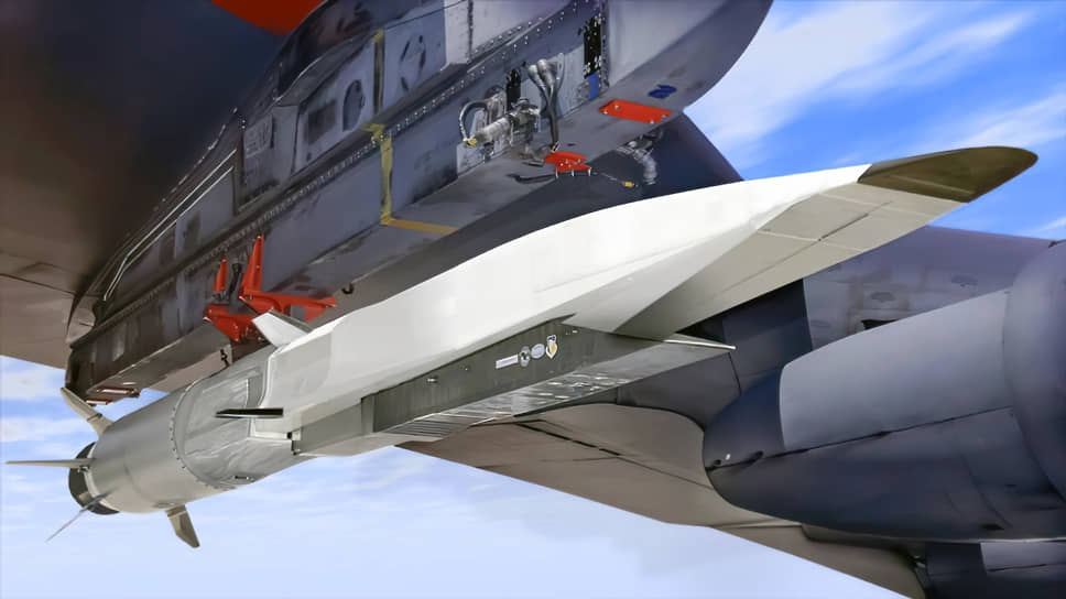 Гиперзвуковая экспериментальная ракета Boeing X-51
Waverider под крылом стратегического
бомбардировщика B-52