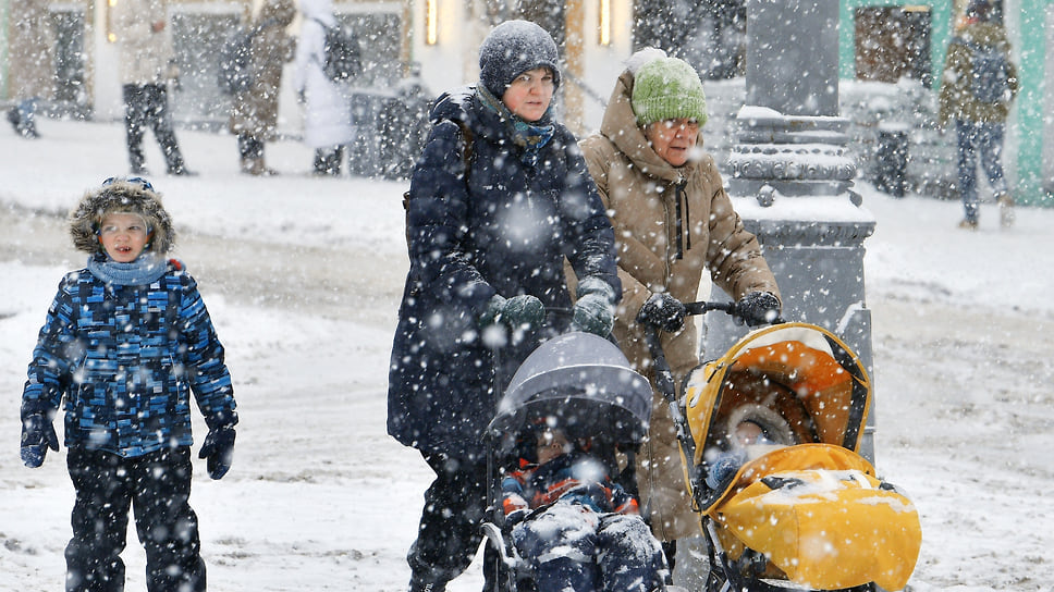 Когда бабушки и дедушки помогают, матери принимают меньше антидепрессантов