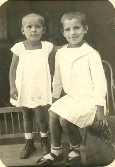 Александра Бродова с младшей сестрой Любой. 1940-й год