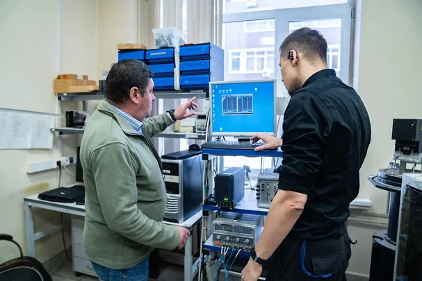 В лаборатории лазерных навигационных систем МФТИ  Фото: Анастасия Каплина