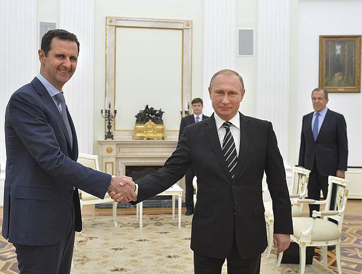 Президент России Владимир Путин (справа) и президент Сирии Башар Асад (слева)