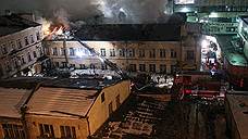 В Москве загорелся швейный цех, в котором могут находиться люди