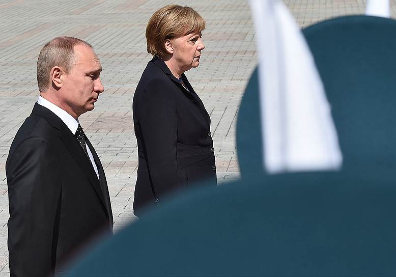 Федеральный канцлер Германии Ангела Меркель (справа) и президент России Владимир Путин