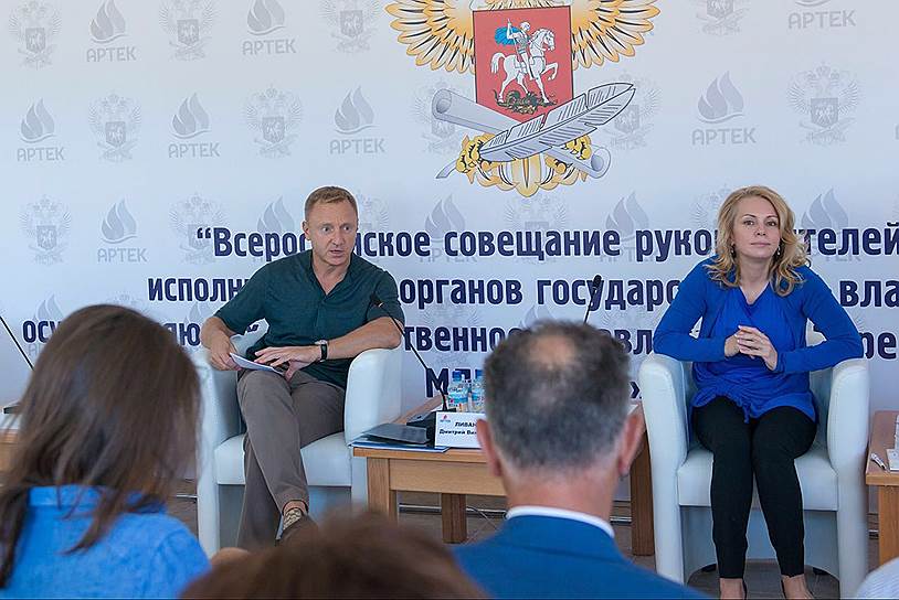 Глава Минобрнауки Дмитрий Ливанов и первый заместитель министра образования и науки Российской Федерации Наталья Третьяк 