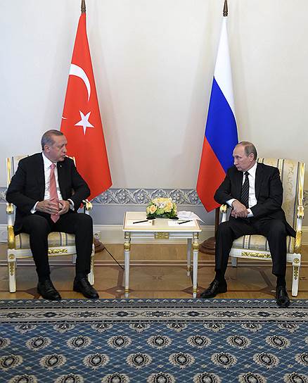 Президент России Владимир Путин (справа) и президент Турции Реджеп Эрдоган (слева)