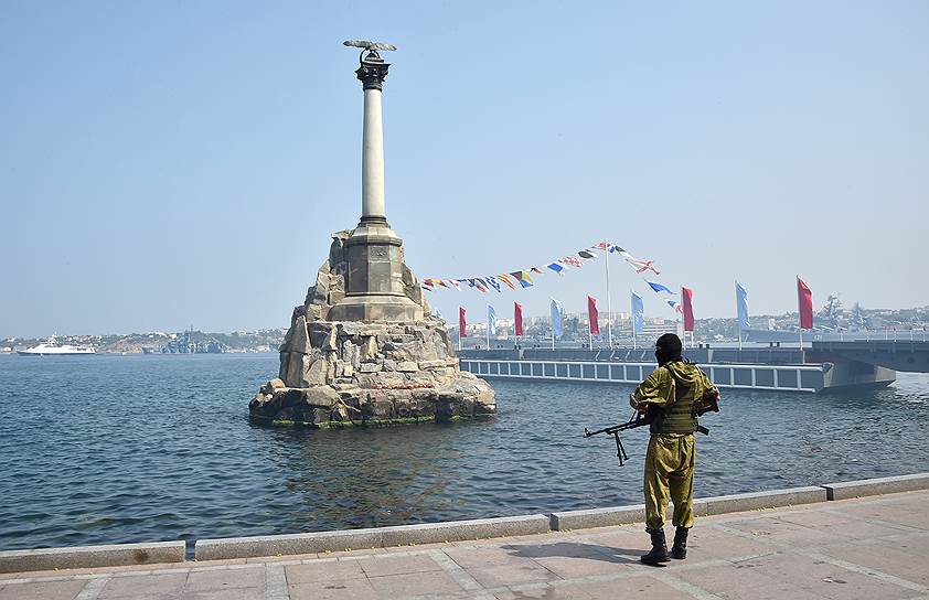 Памятник затопленным кораблям в Севастополе