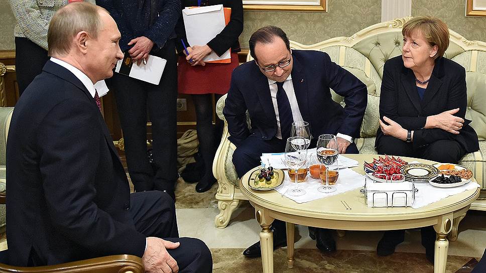 Президент России Владимир Путин, президент Франции Франсуа Олланд и федеральный канцлер Германии Ангела Меркель 