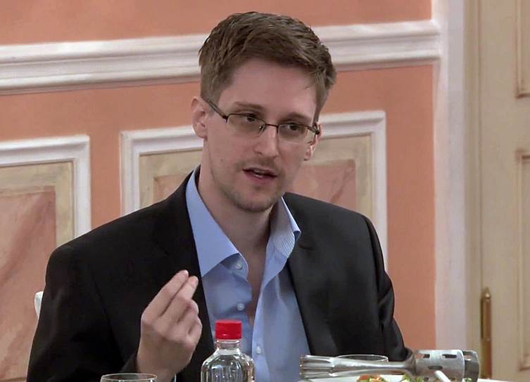 Бывший сотрудник американских спецслужб Эдвард Сноуден