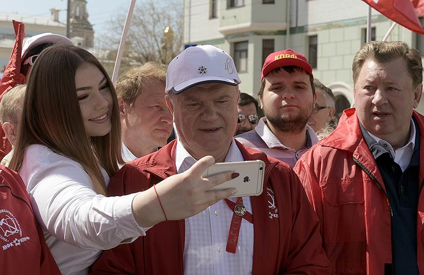 Лидер КПРФ Геннадий Зюганов (справа)