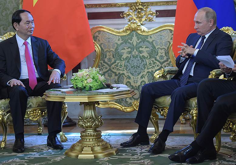 Президент России Владимир Путин с президентом Вьетнама Чан Дай Куангом