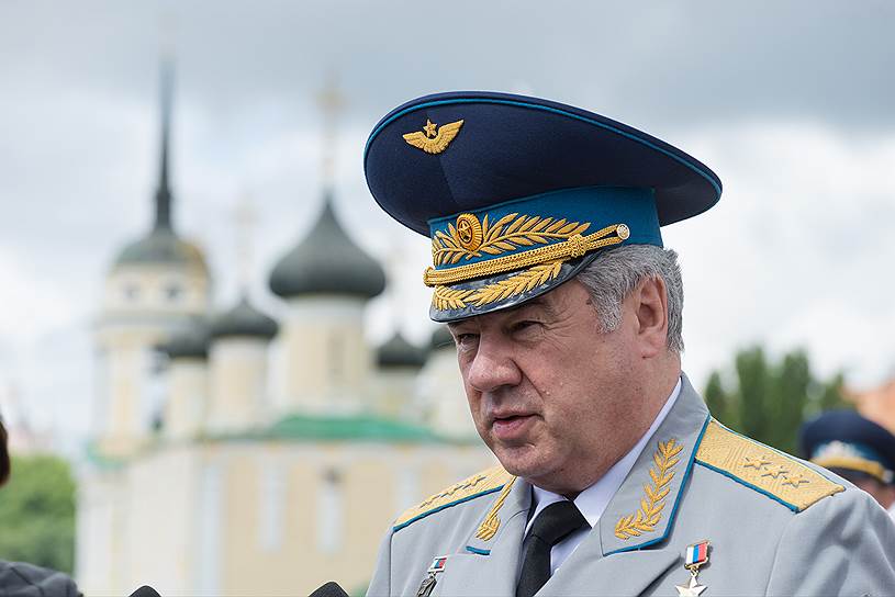 Главнокомандующий Воздушно-космическими силами России генерал-полковник Виктор Бондарев