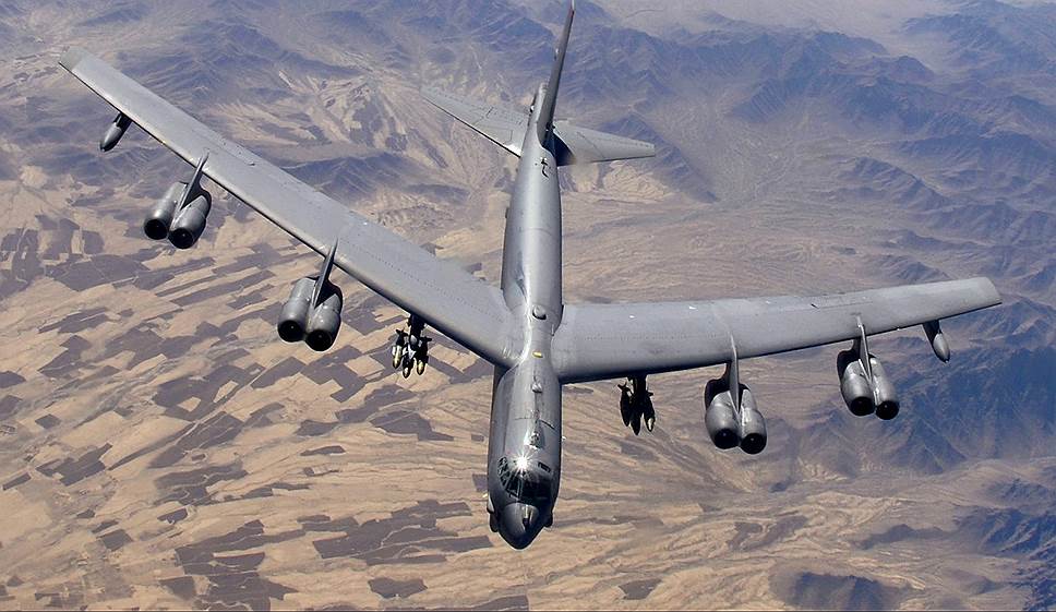 Стратегический бомбардировщик B-52