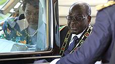 The Guardian назвала размер компенсации Мугабе за уход с поста президента Зимбабве