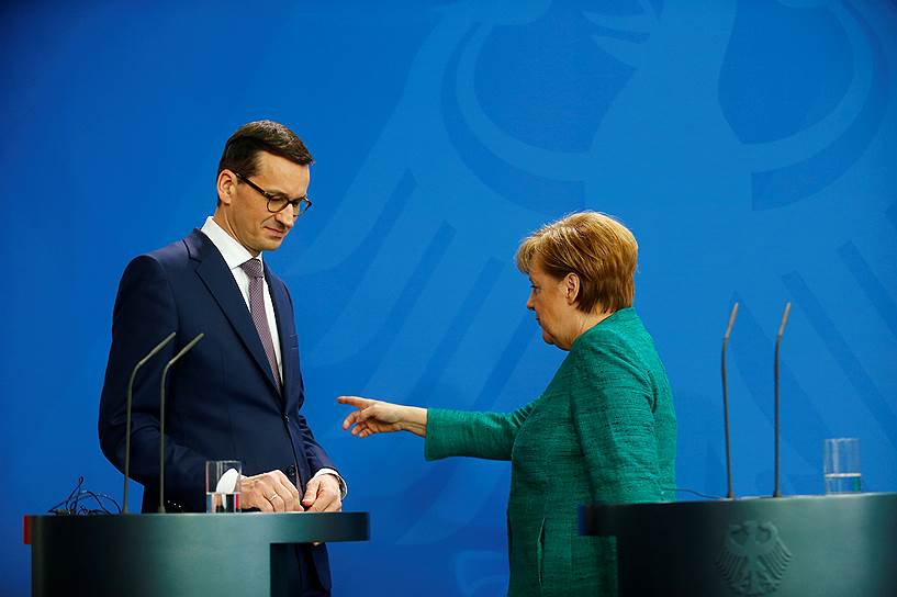 Премьер-министр Польши Матеуш Моравецкий и канцлер Германии Ангела Меркель 