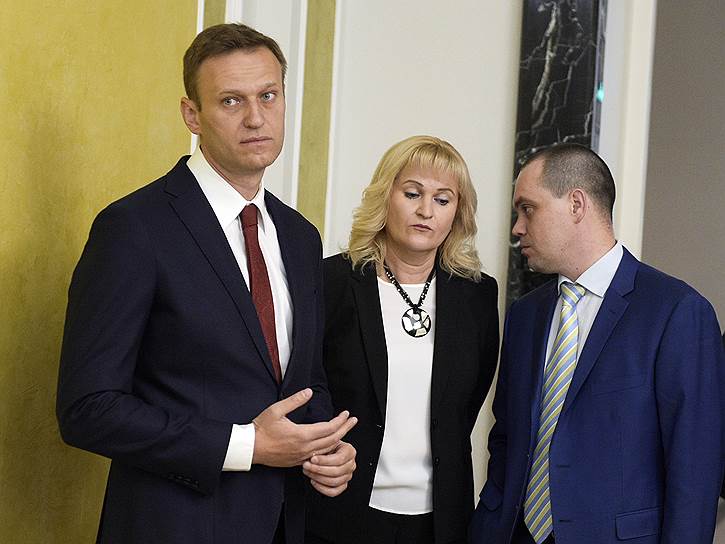 Алексей Навальный с адвокатами Ольгой Михайловой и Вадимом Кобзевым