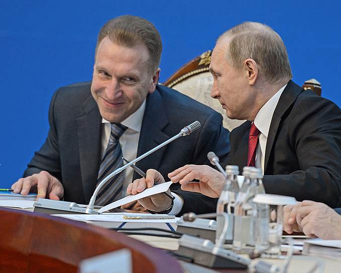 Первый вице-премьер России Игорь Шувалов и президент России Владимир Путин