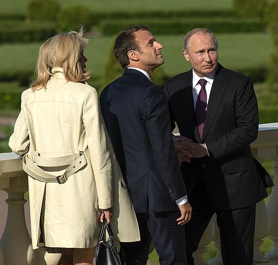 Президент Франции Эмманюэль Макрон (слева) и президент России Вадимир Путин