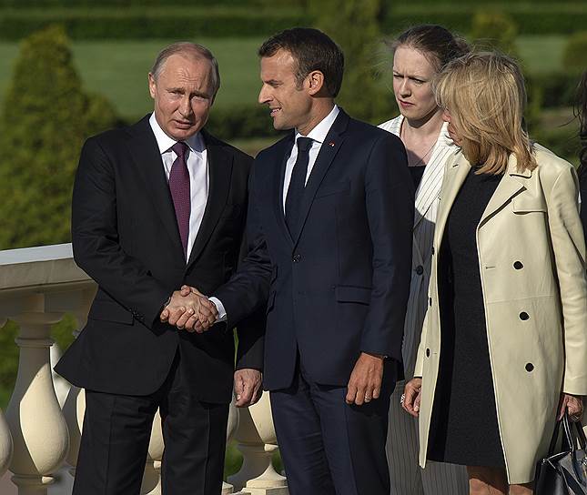 Президенты России и Франции Владимир Путин и Эмманюэль Макрон
