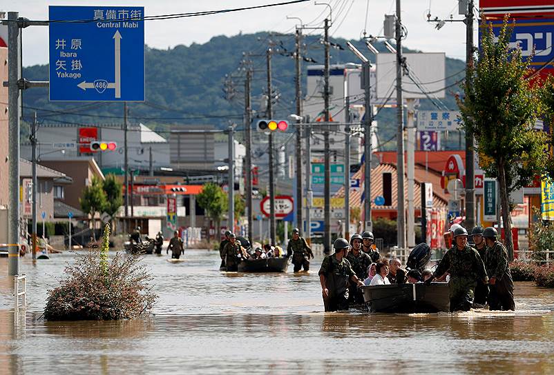 Больше всего от наводнения пострадала префектура Хиросима. Здесь погибло 44 человек. В соседней префектуре Окама — 26 человек, в префектуре Эхимэ на острове Сикоку — 25. Более 70 человек числятся пропавшими без вести