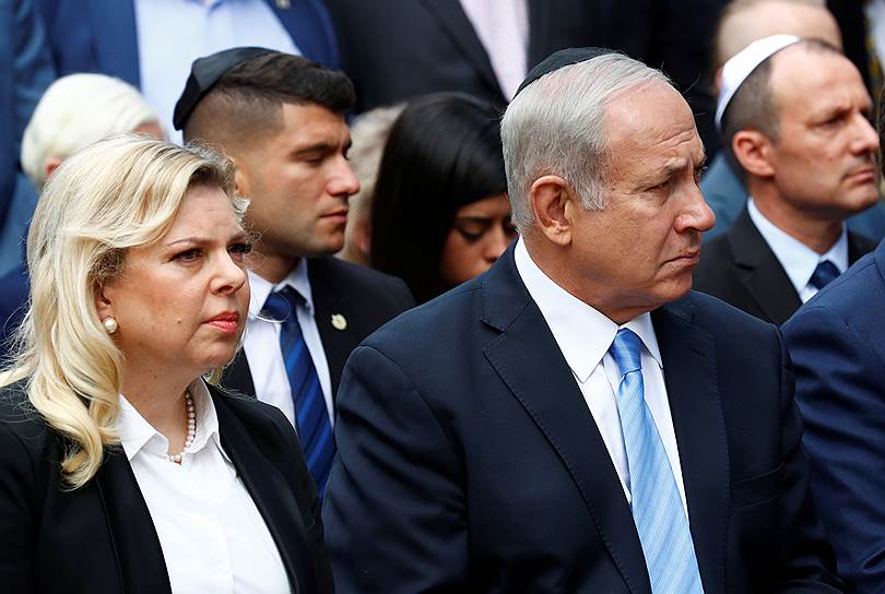 :ена премьер-министра Израиля Сара Нетаньяху (слева)