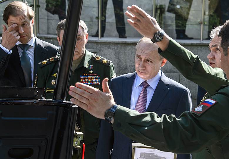 Слева направо: начальник Генштаба Вооруженных сил России Валерий Герасимов, президент Владимир Путин и министр обороны Сергей Шойгу 