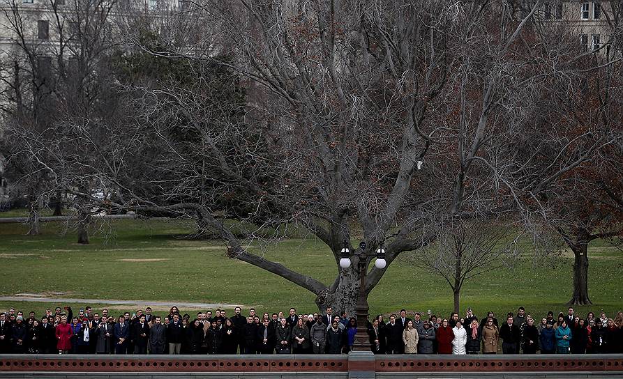 Скорбящие на церемонии прощания с бывшим президентом США Джорджем Бушем-старшим