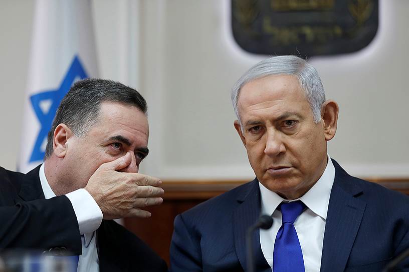 Министр по делам транспорта и разведки Израиля Исраэль Кац (слева) и премьер-министр Биньямин Нетаньяху