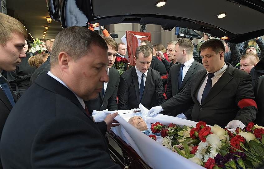 После прощания тело Владимира Этуша кремируют, а затем похоронят на Новодевичьем кладбище