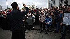 В Екатеринбурге на месте строительства храма песенный флешмоб собрал сотни людей