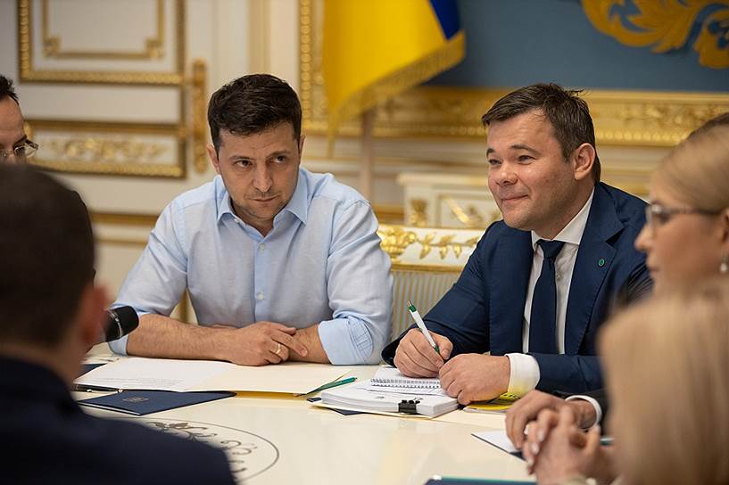 Президент Украины Владимир Зеленский (слева) и глава его администрации Андрей Богдан