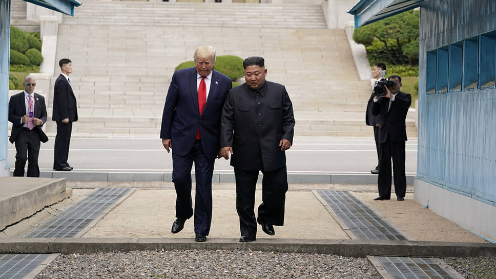 Президент США Дональд Трамп (слева) и лидер КНДР Ким Чен Ын