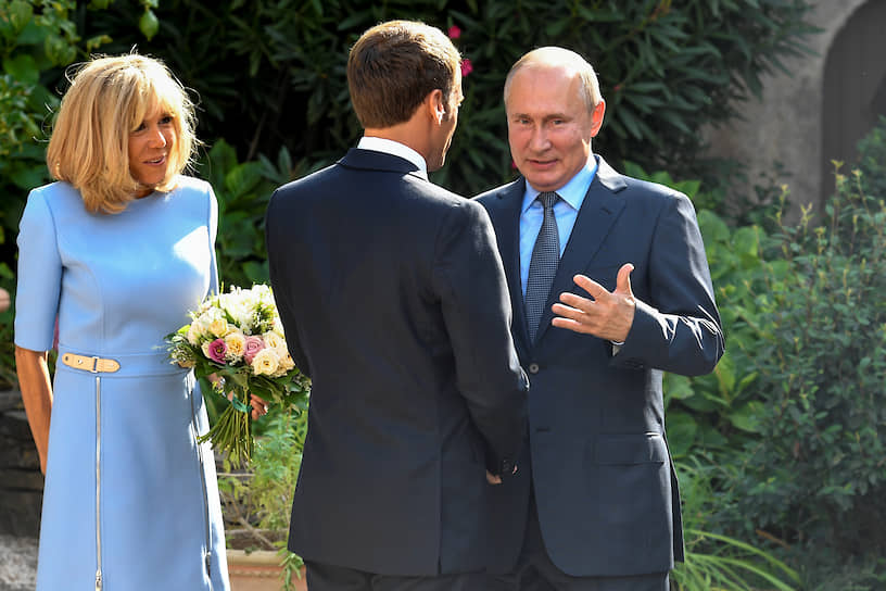 Президент Франции Эммануэль Макрон и президент России Владимир Путин