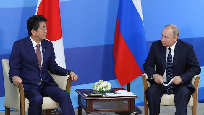 Абэ — Путину: Владимир, давай заключим мирный договор
