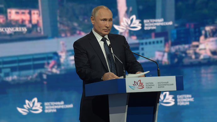 Путин: не на протесты ходить надо, а детей рожать