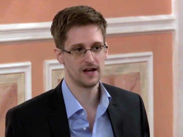 Бывший аналитик АНБ и ЦРУ Эдвард Сноуден