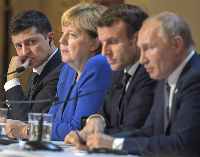 Слева направо: президент Украины Владимир Зеленский, канцлер Германии Ангела Меркель, президент Франции Эмманюэль Макрон, президент России Владимир Путин