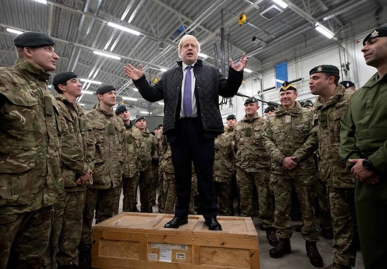 Премьер-министр Великобритании Борис Джонсон и военные
