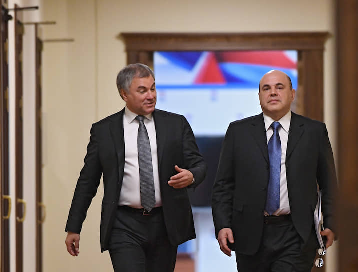 Председатель Госдумы Вячеслав Володин (слева) и глава ФНС Михаил Мишустин