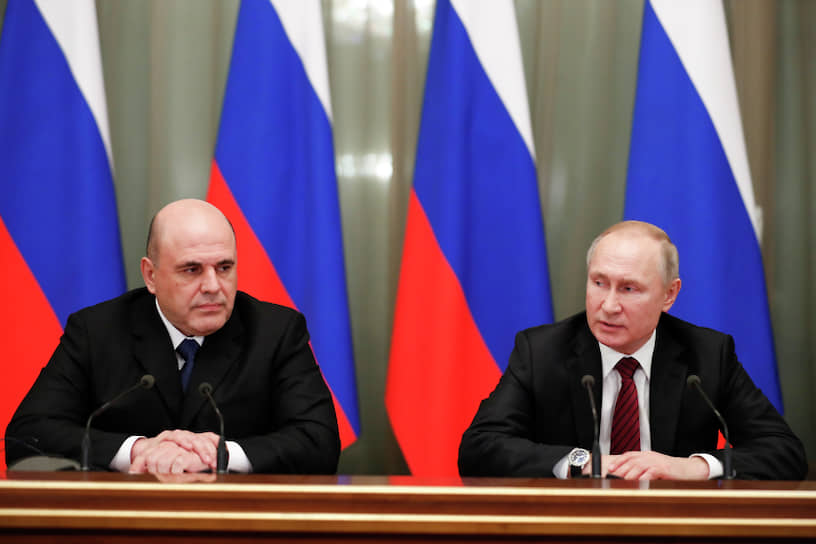 Премьер-министр и президент России Михаил Мишустин (слева) и Владимир Путин