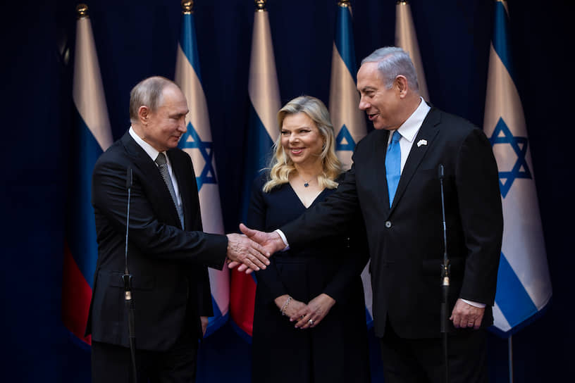Подпись: Президент России Владимир Путин на встрече с премьер-министром Израиля Биньямином Нетаньяху и его женой Сарой
