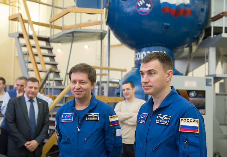 Космонавты Андрей Бабкин (слева) и Николай Тихонов