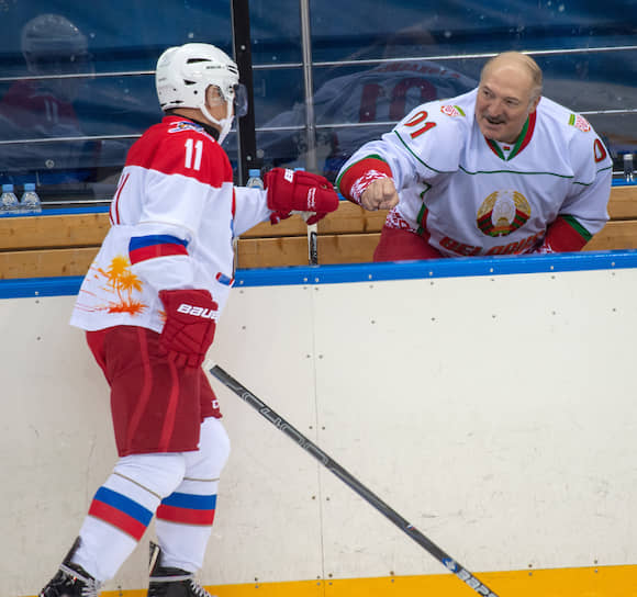 Президенты России и Белоруссии Владимир Путин (слева) и Александр Лукашенко