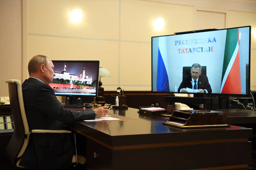 Встреча президента России Владимира Путина и президента Татарстана Рустама Минниханова  в режиме видеоконференции
