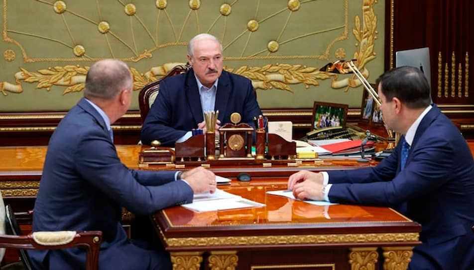 Слева направо: председатель Следственного комитета Белоруссии Иван Носкевич, президент Белоруссии Александр Лукашенко и председатель КГБ Валерий Вакульчик