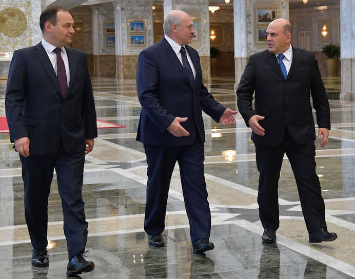Слева направо: премьер-министр Белоруссии Роман Головченко, президент Белоруссии Александр Лукашенко и премьер-министр России Михаил Мишустин